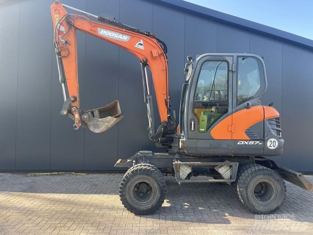 Doosan DX57W Wielgraafmachines