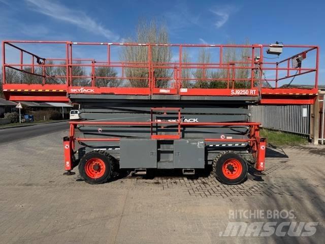 SkyJack SJ 9250 RT Schaarhoogwerkers