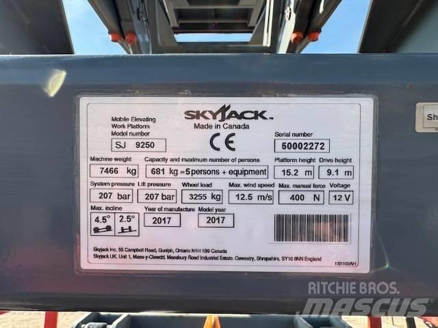 SkyJack SJ 9250 RT Schaarhoogwerkers