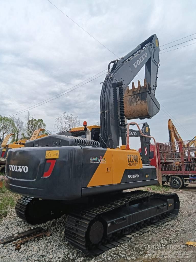 Volvo EC 240 Rupsgraafmachines