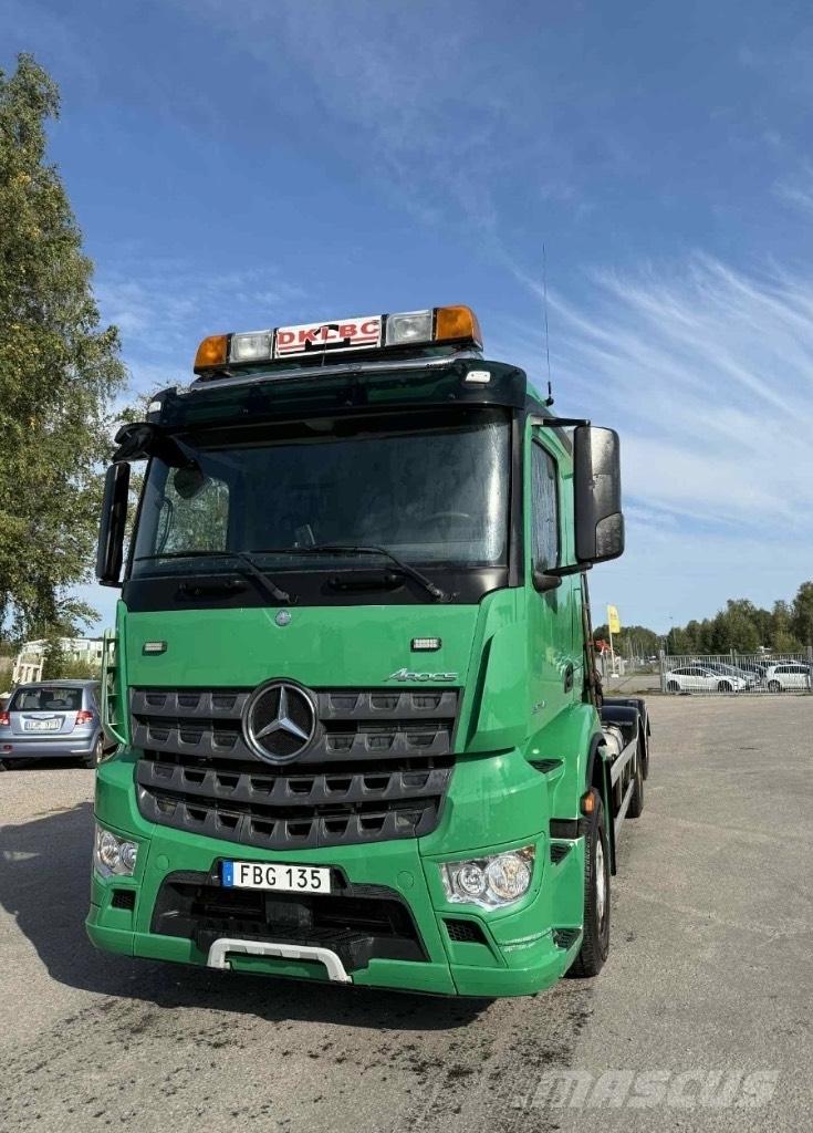 Mercedes-Benz Actros Vrachtwagen met containersysteem