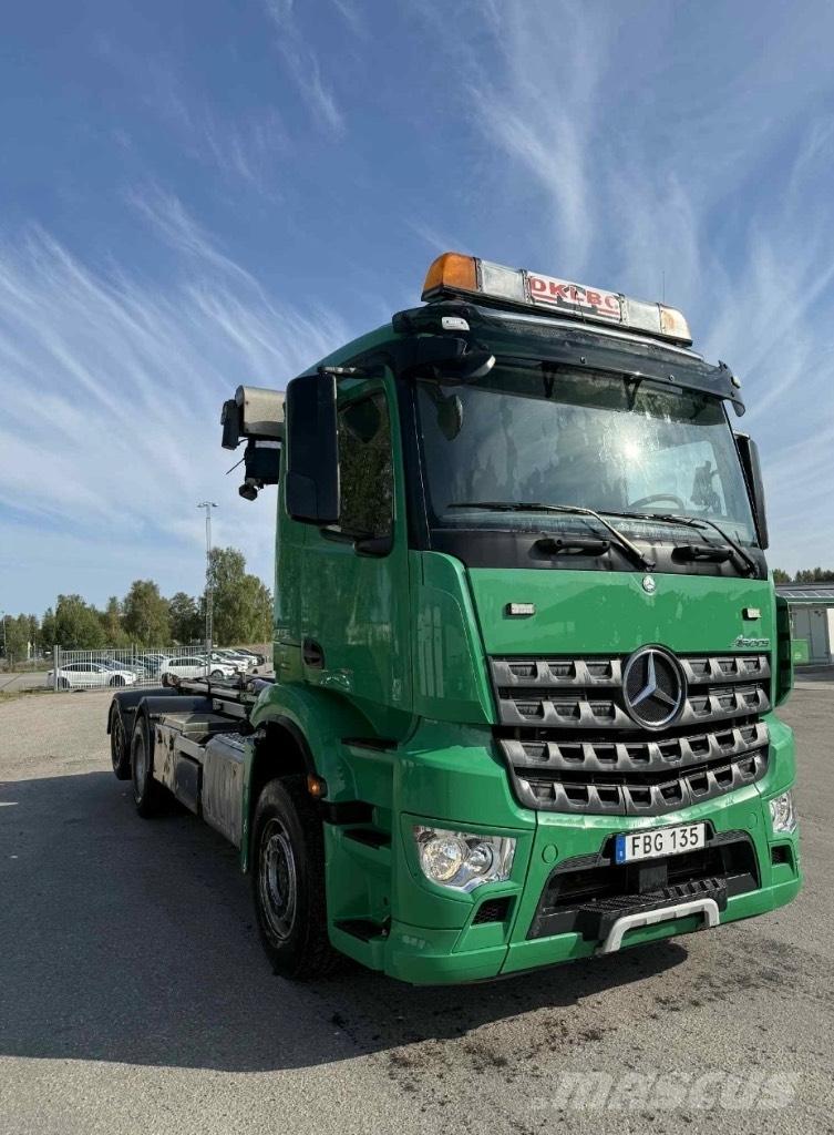 Mercedes-Benz Actros Vrachtwagen met containersysteem