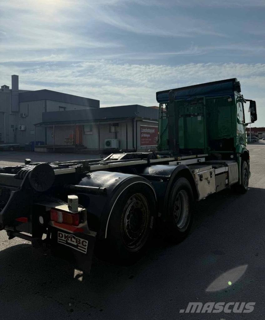 Mercedes-Benz Actros Vrachtwagen met containersysteem