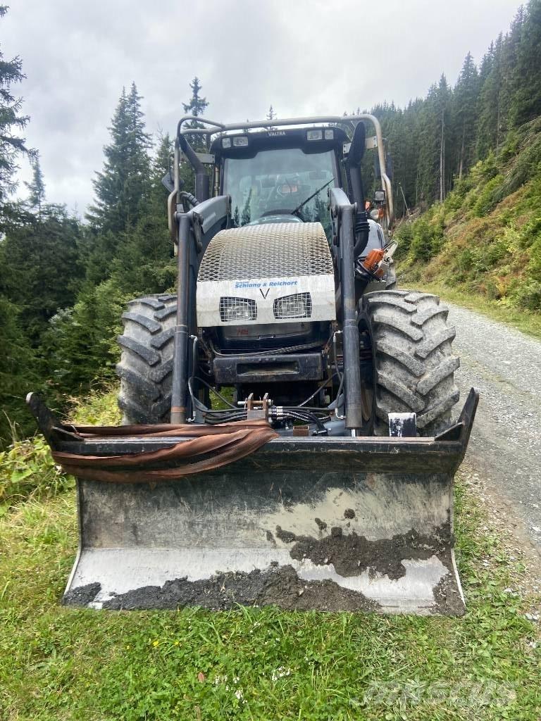 Valtra T 162 Bosbouw tractoren