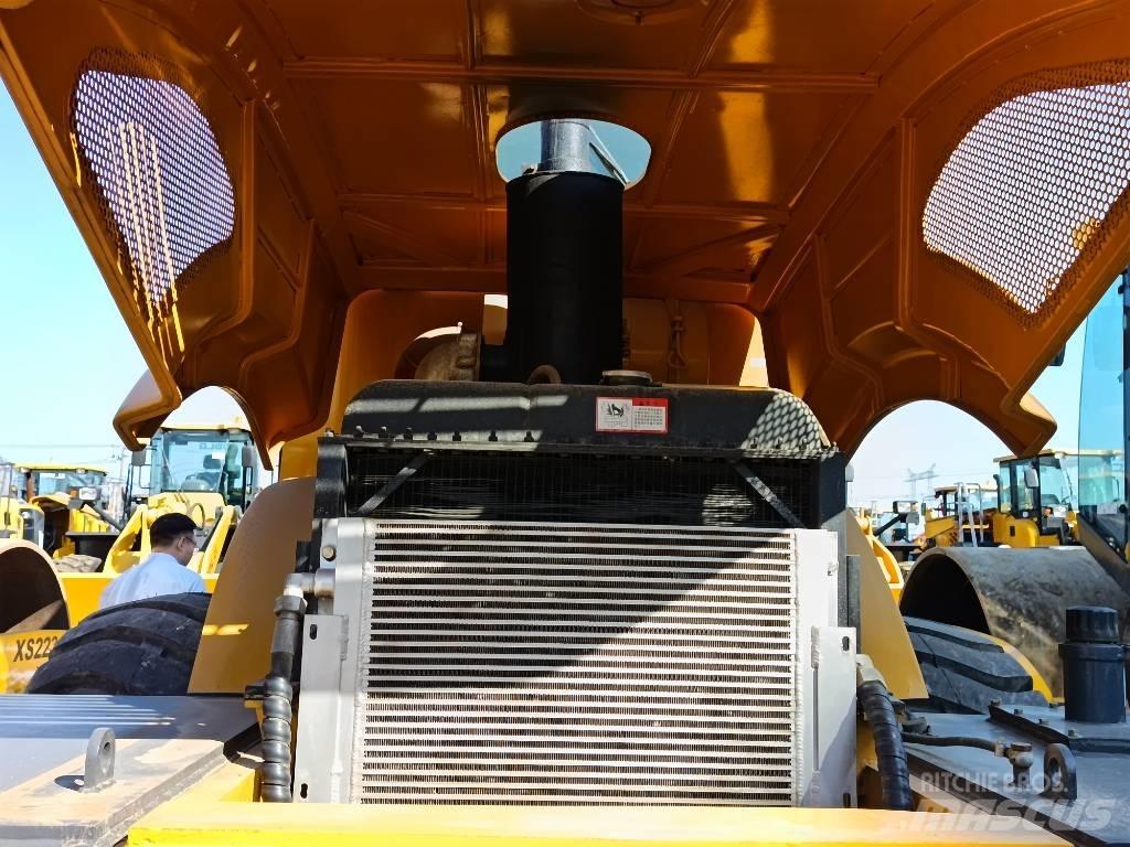 XCMG XS 223 J Trilrolwalsen