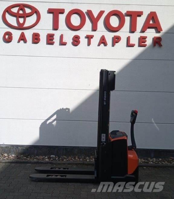 Toyota SWE120L Meeloop stapelaar