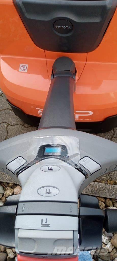 Toyota SWE120L Meeloop stapelaar
