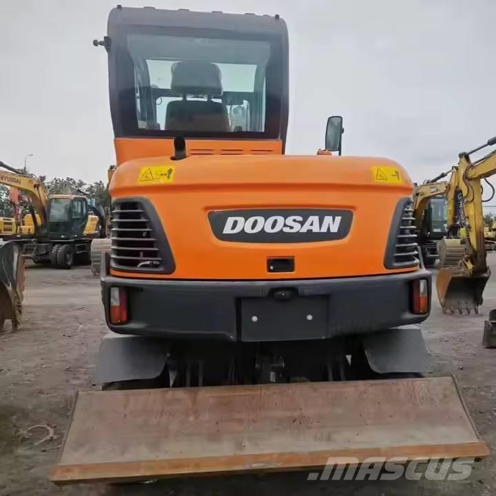 Doosan DX 60W Wielgraafmachines