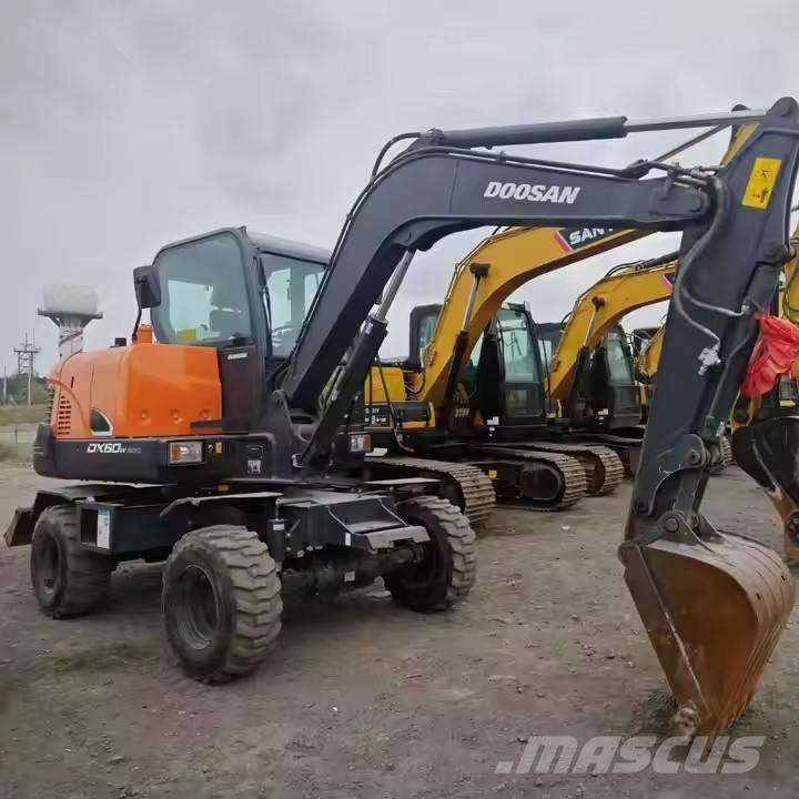 Doosan DX 60W Wielgraafmachines