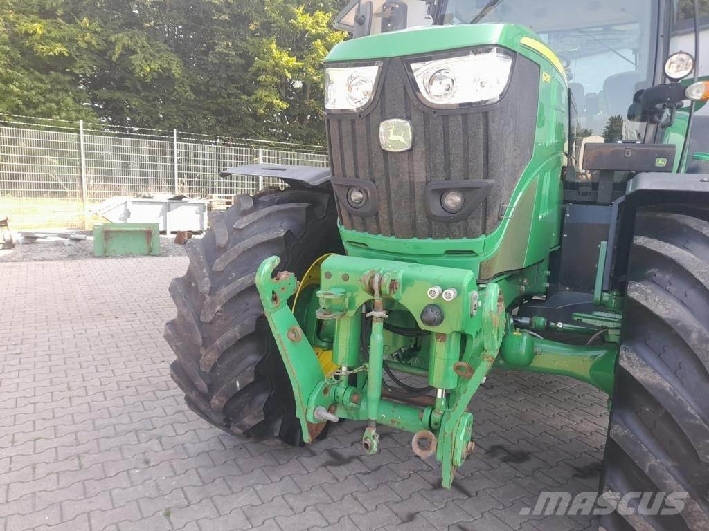 John Deere 6215 R Tractoren