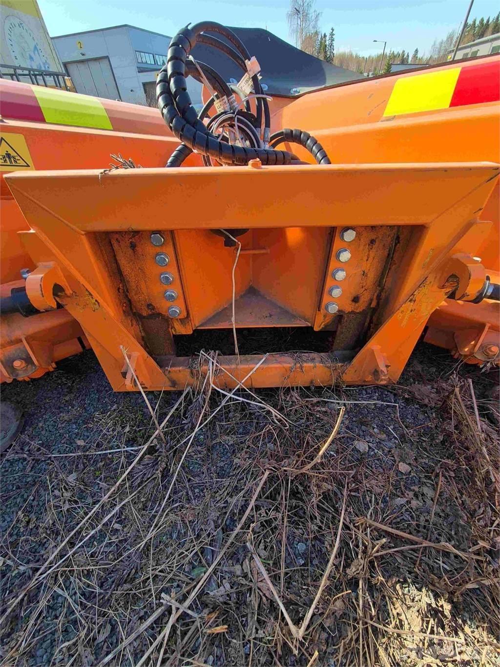 FMG nivelaura 390 Sneeuwschuivers en -ploegen