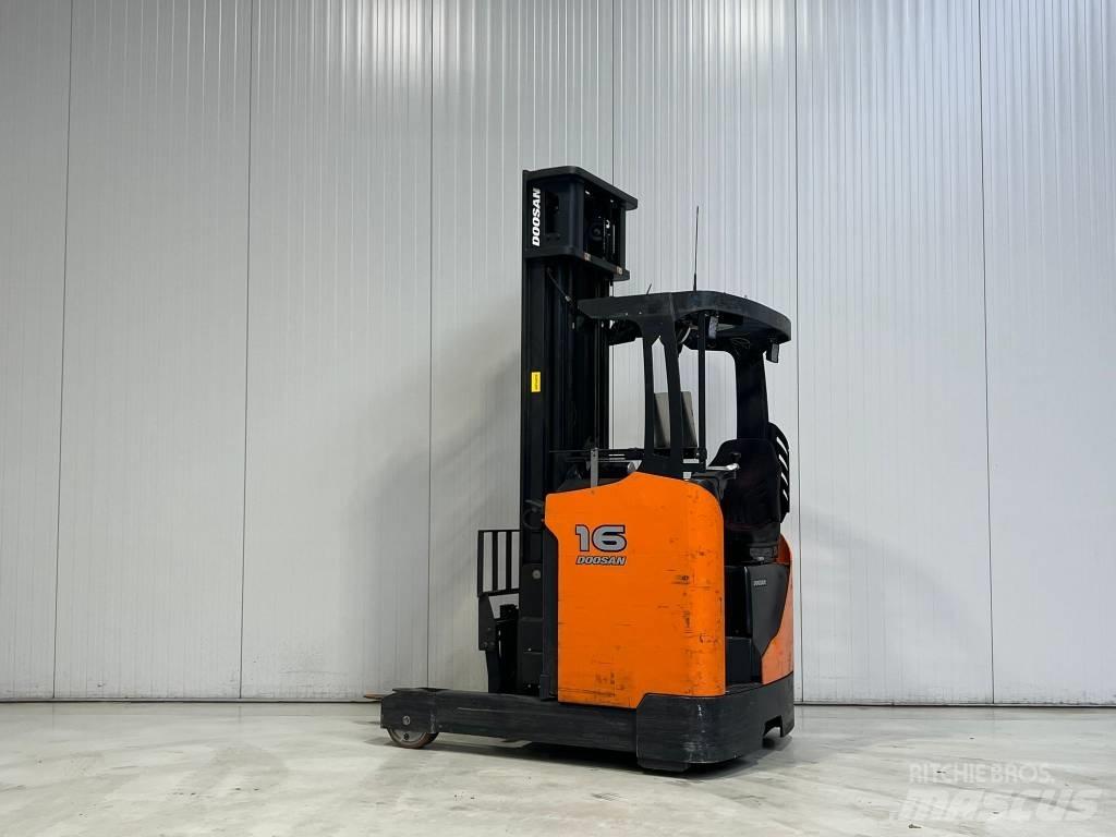 Doosan BR16JW-7 PLUS Reachtruck voor hoog niveau