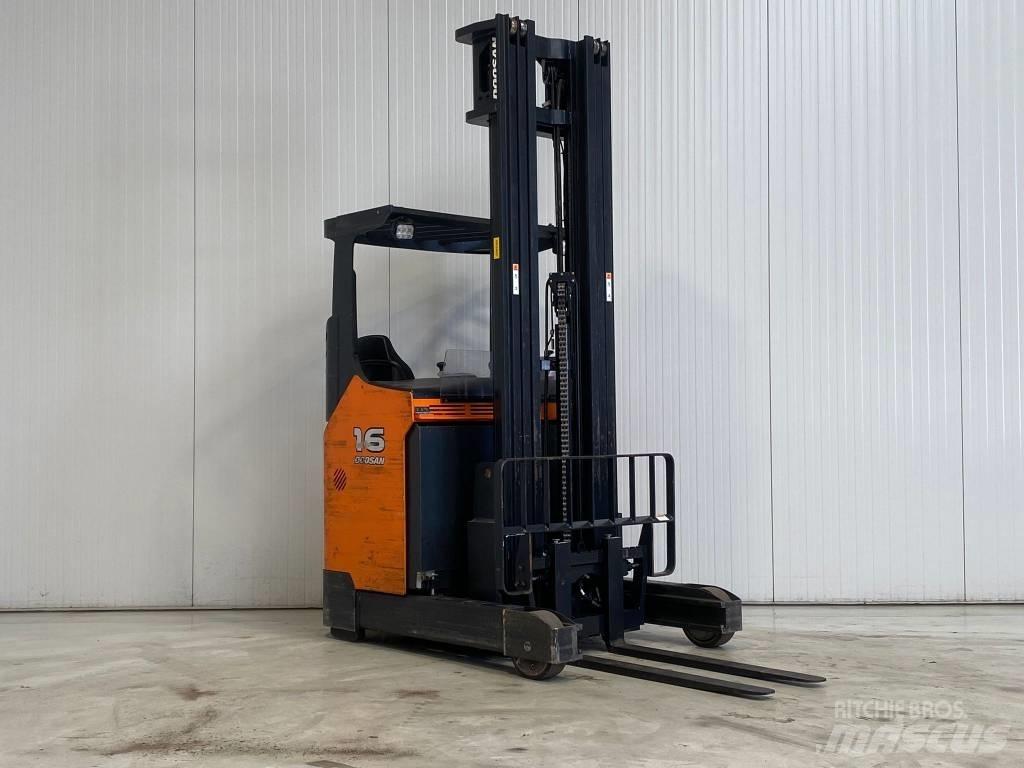 Doosan BR16JW- 7 PLUS Reachtruck voor hoog niveau