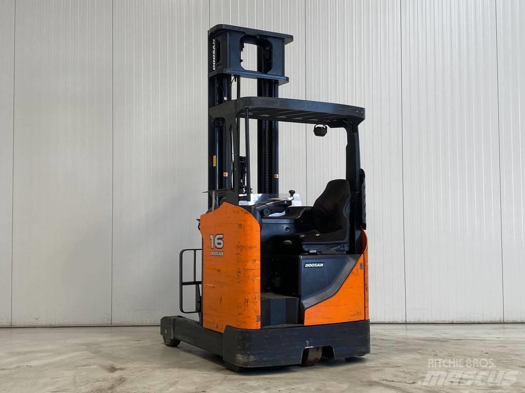 Doosan BR16JW- 7 PLUS Reachtruck voor hoog niveau