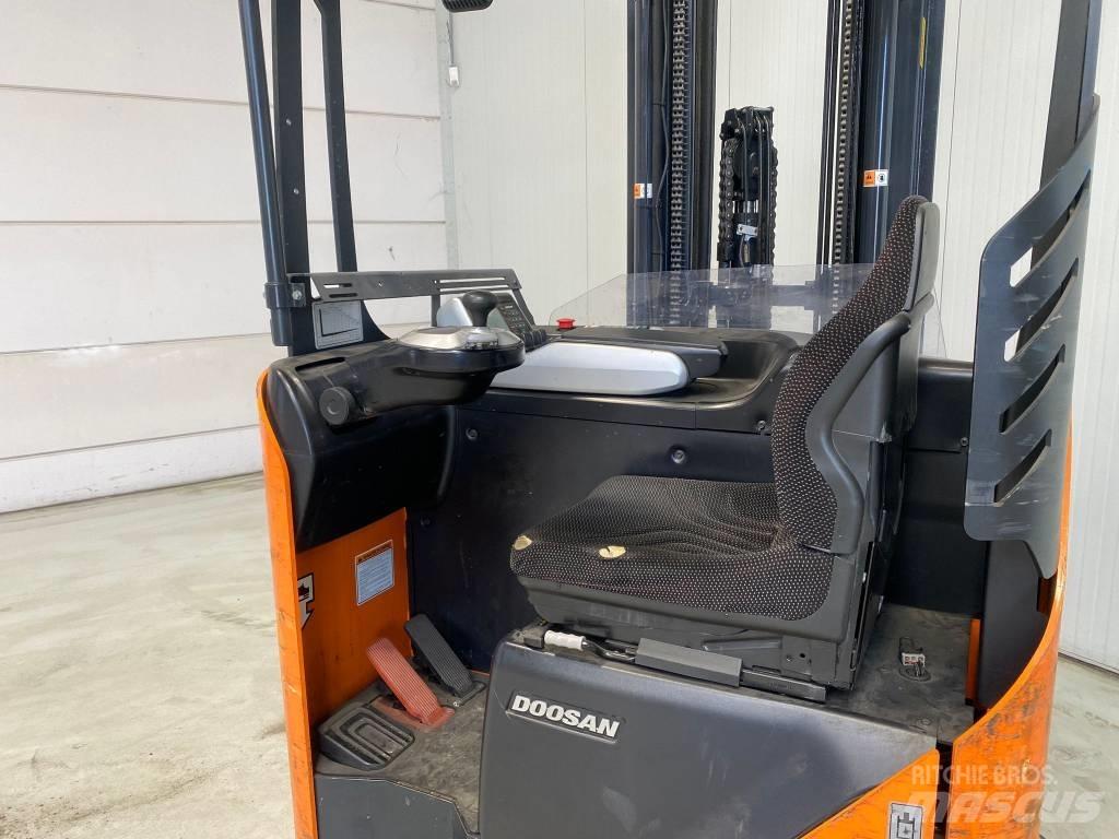 Doosan BR16JW- 7 PLUS Reachtruck voor hoog niveau