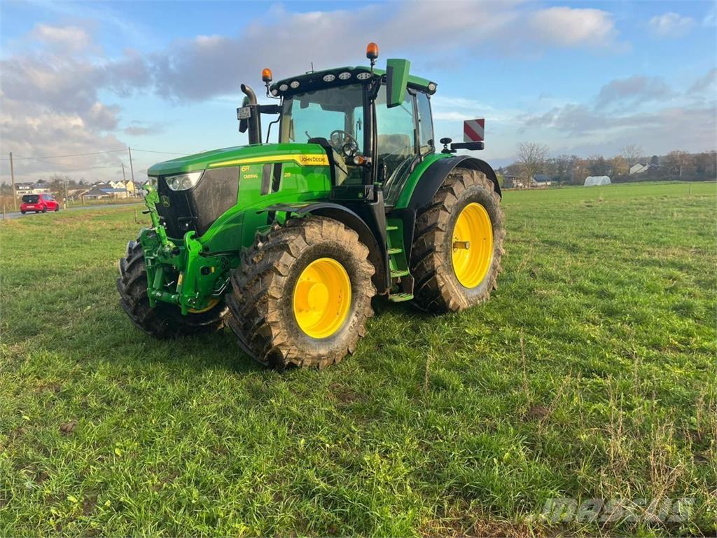 John Deere 6R215 Tractoren