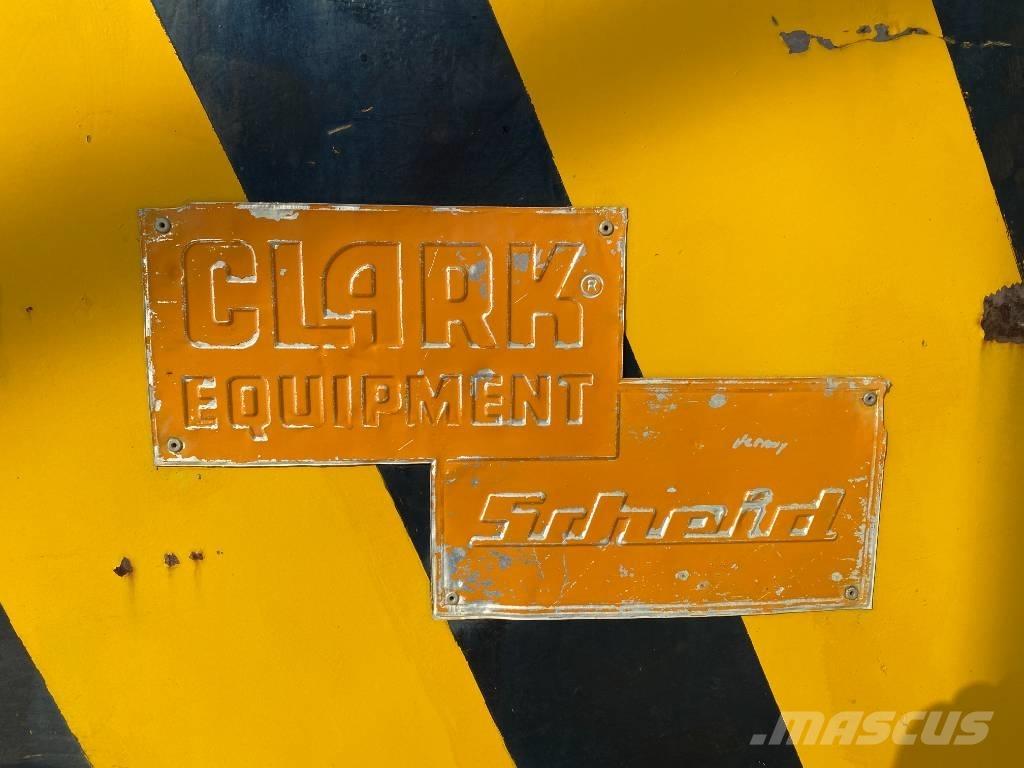 Clark Equipment Banden, wielen en velgen