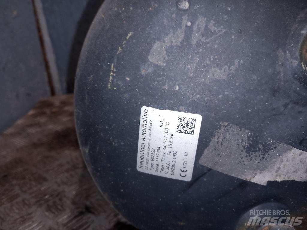 Volvo FH 12      20485245 Remmen