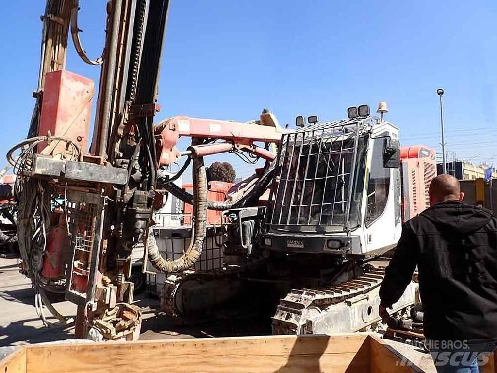 Sandvik DX800 Surface drill rigs