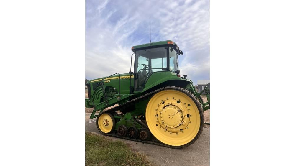 John Deere 8320 T Tractoren