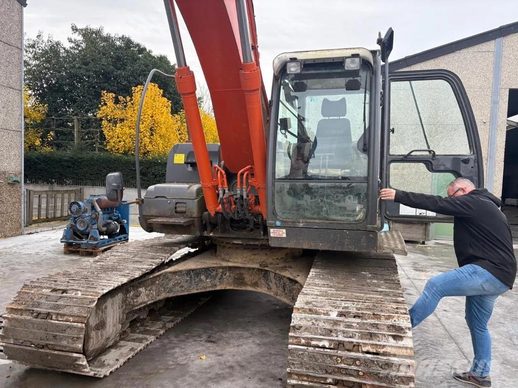 Hitachi ZX210LC-3 Rupsgraafmachines