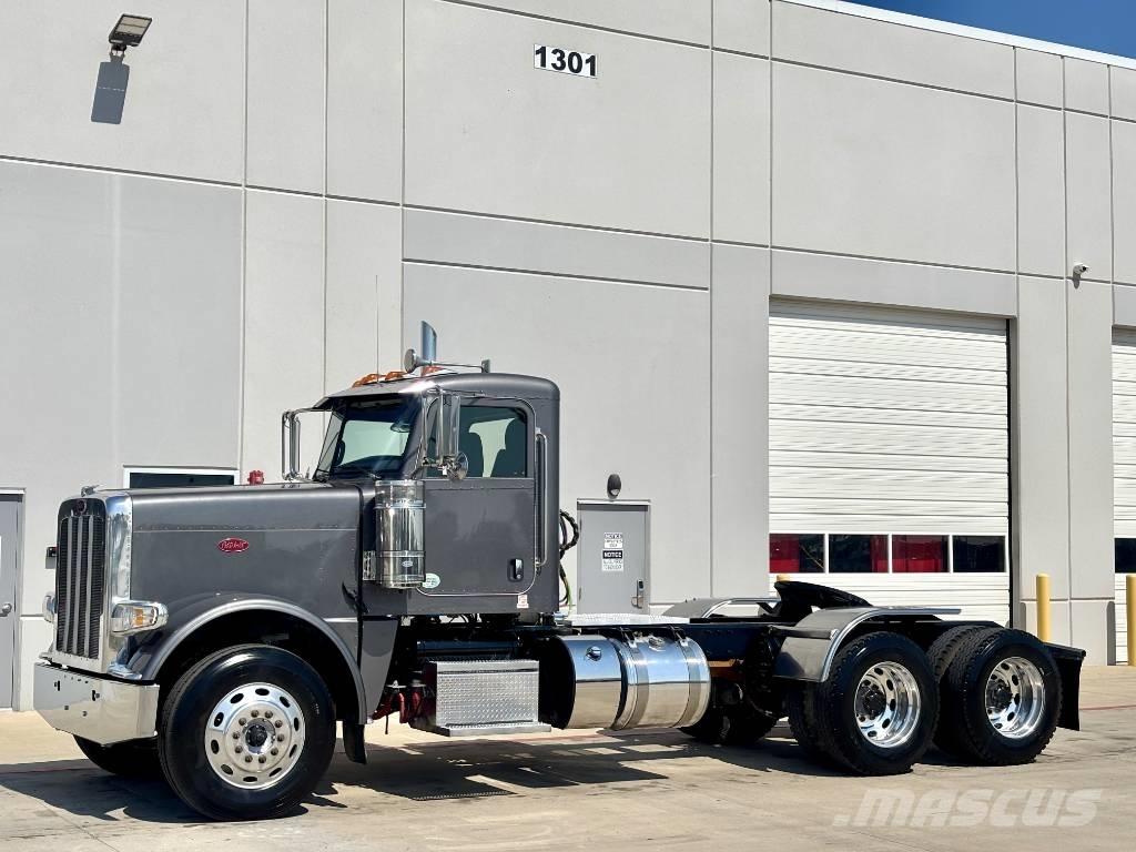 Peterbilt 389 Trekkers
