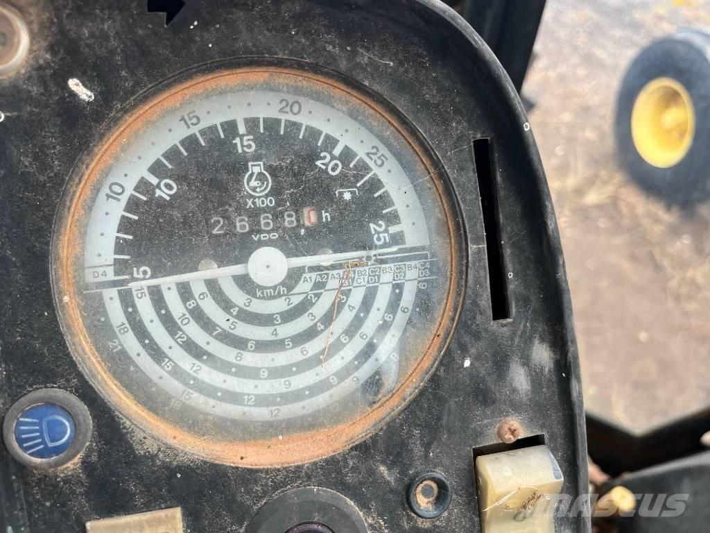 John Deere 4240 S Tractoren