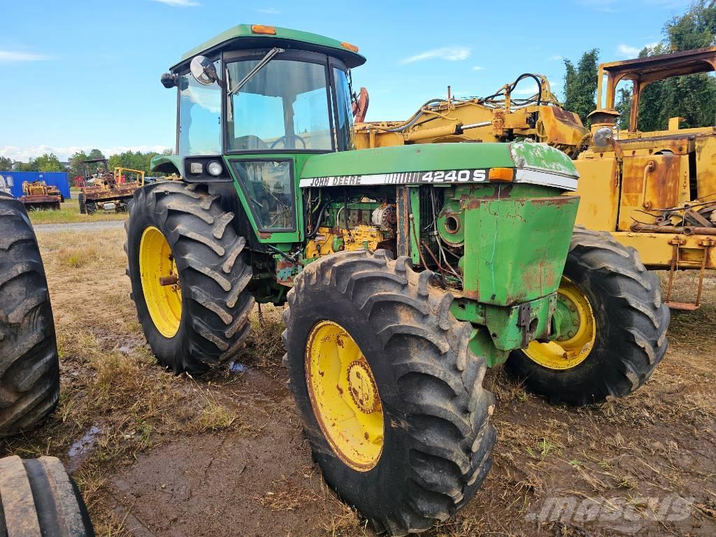 John Deere 4240 S Tractoren