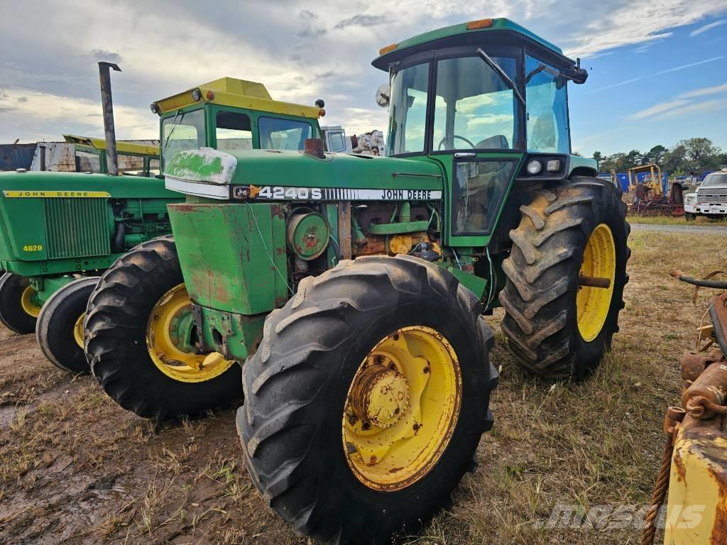 John Deere 4240 S Tractoren