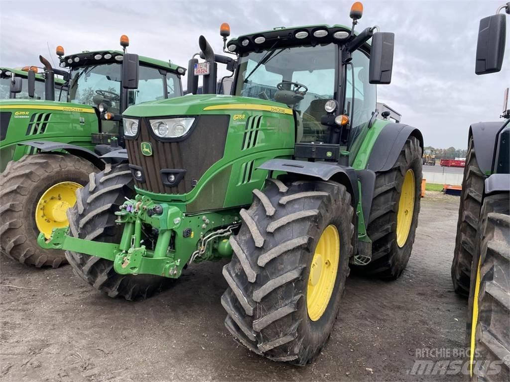 John Deere 6215R Tractoren
