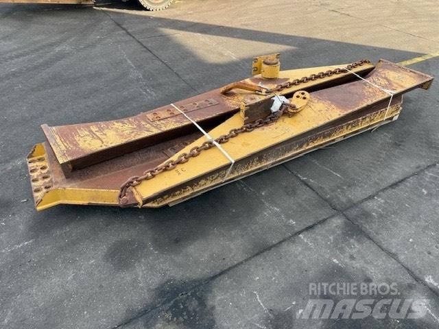 CAT 735 TAIL GATE Knik dumptrucks