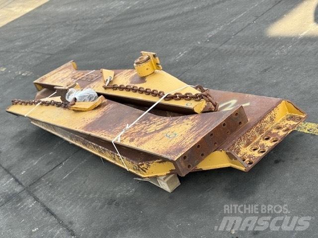 CAT 735 TAIL GATE Knik dumptrucks