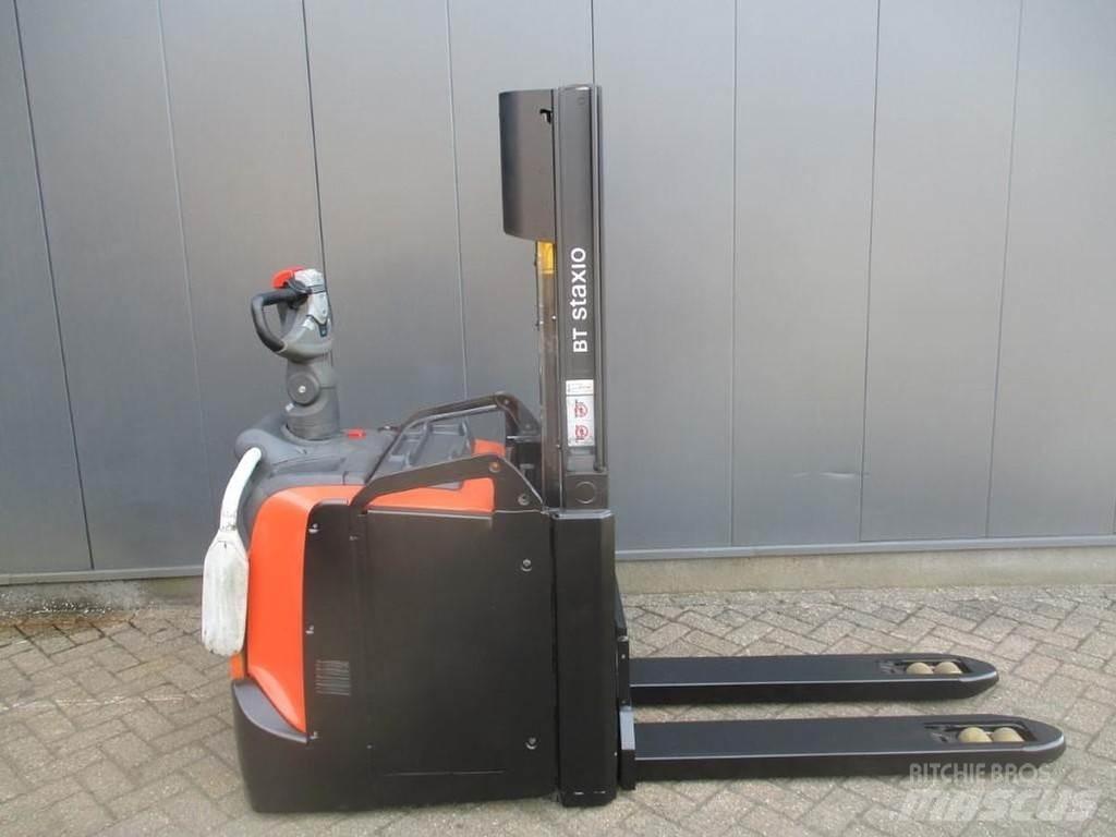 Toyota SPE 200D Meeloop stapelaar