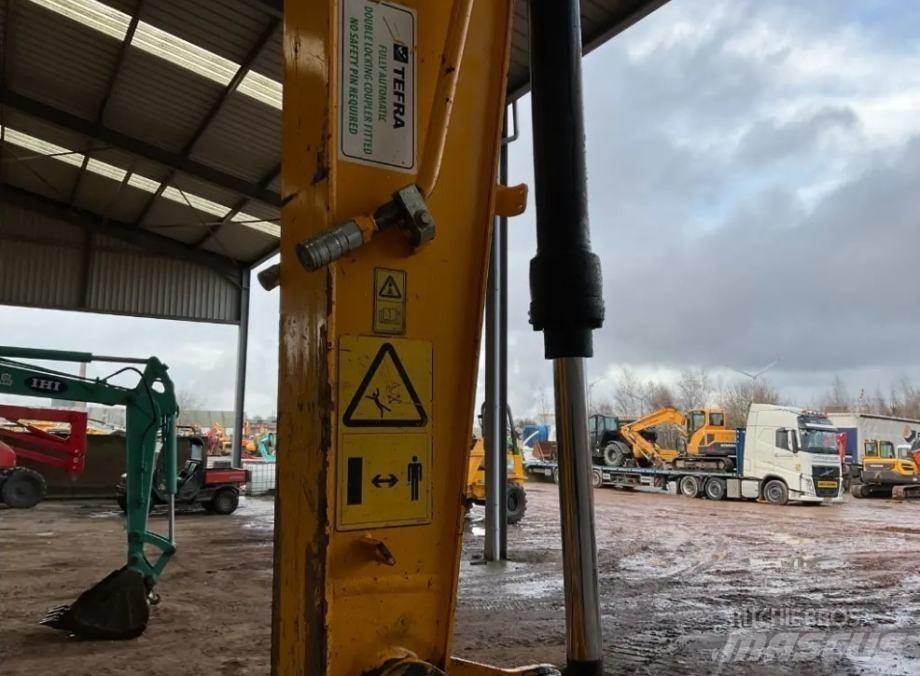 JCB JS 130 LC Rupsgraafmachines