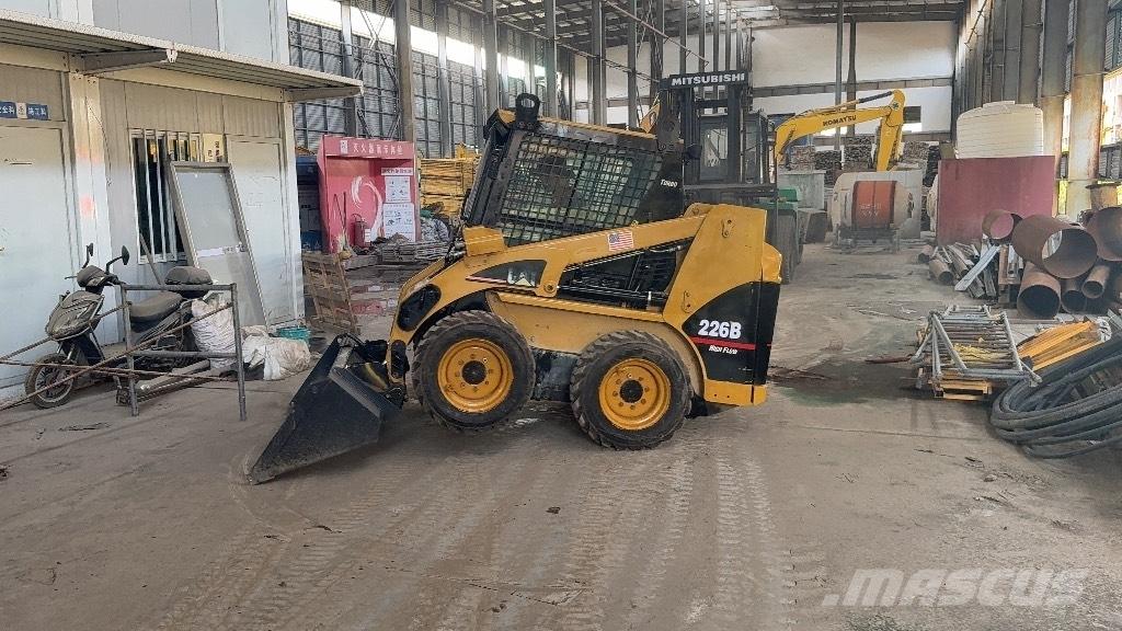 CAT 226 B Schrankladers