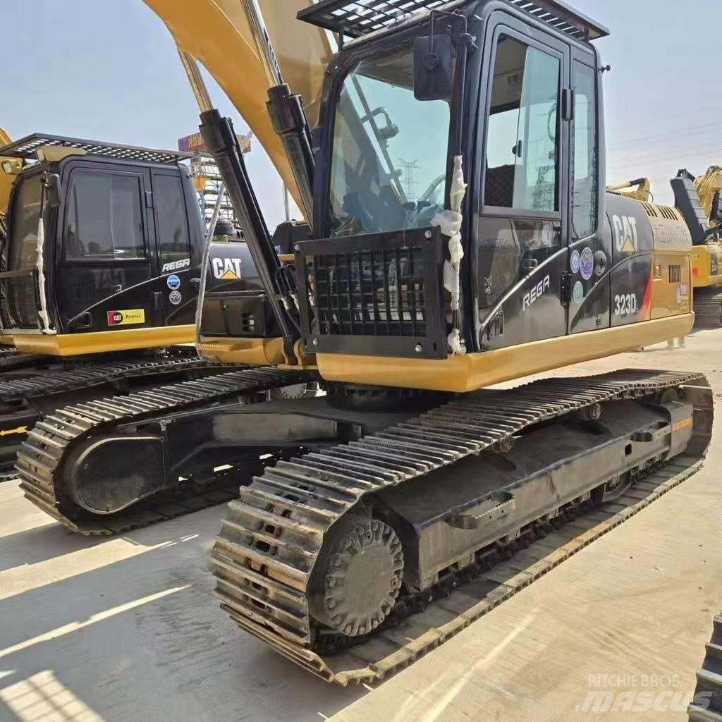 CAT 323 D Rupsgraafmachines