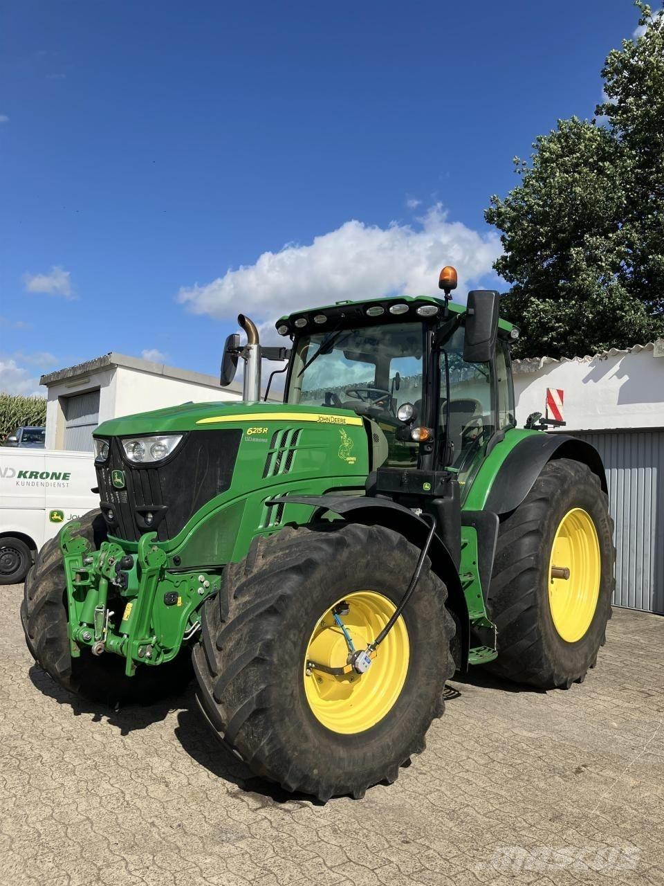 John Deere 6215R Tractoren