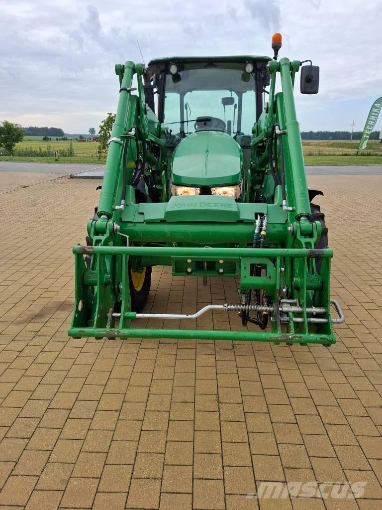 John Deere 5100M Tractoren