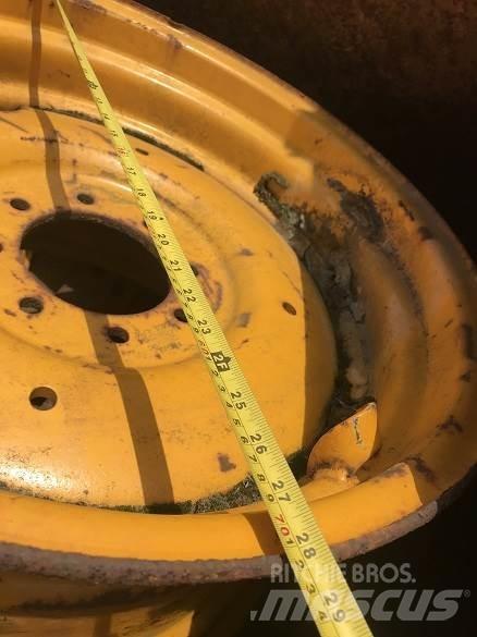  MASSEY REAR WHEEL Banden, wielen en velgen