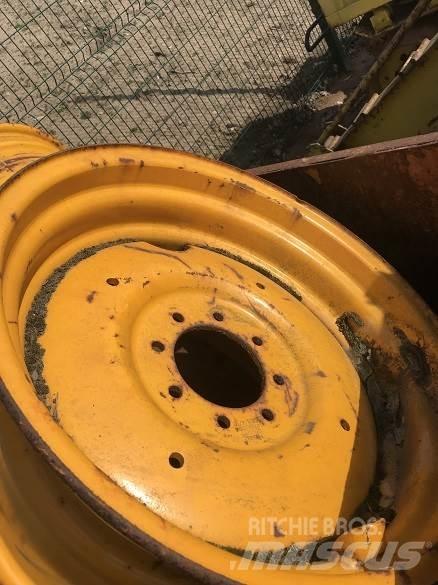  MASSEY REAR WHEEL Banden, wielen en velgen