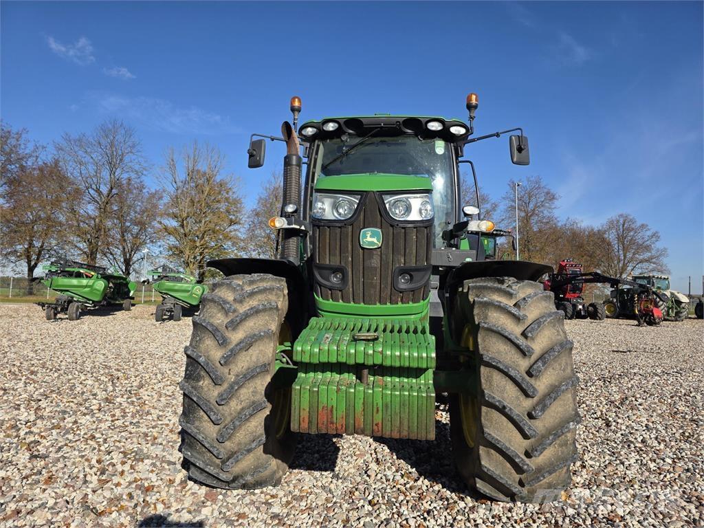 John Deere 6210R Tractoren