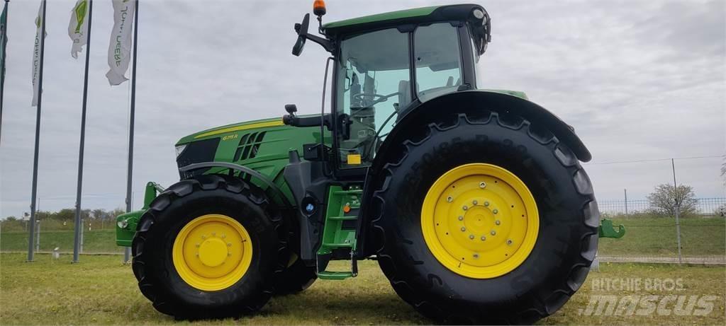 John Deere 6215R Tractoren