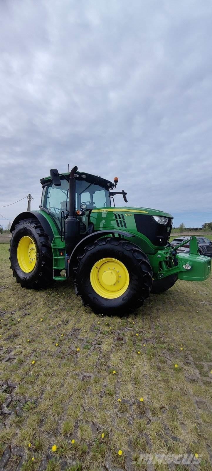 John Deere 6215R Tractoren