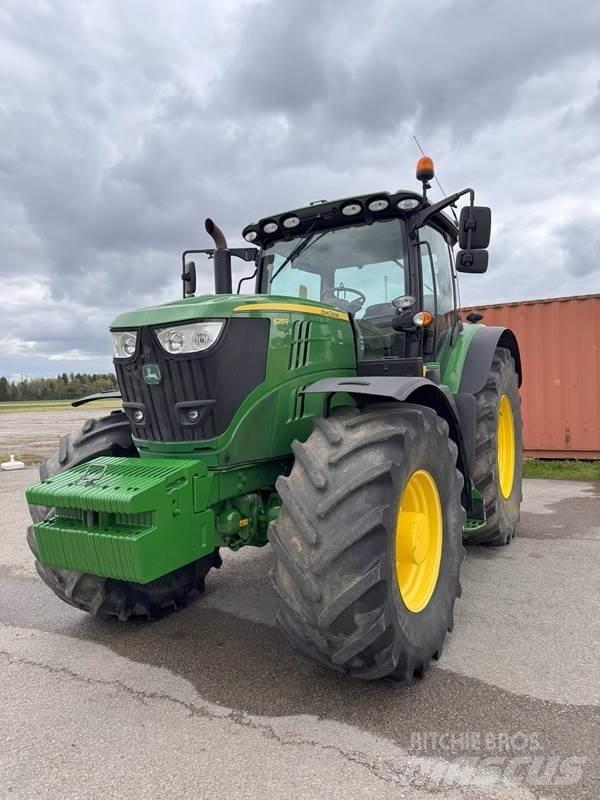 John Deere 6215R Tractoren