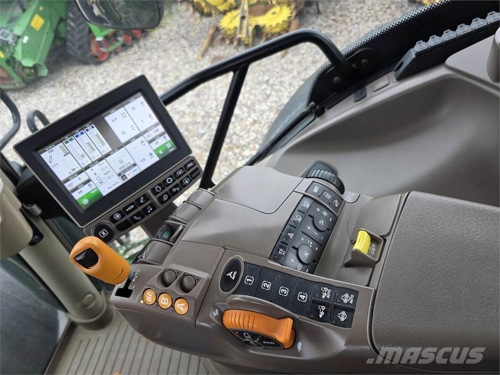 John Deere 6215R Tractoren