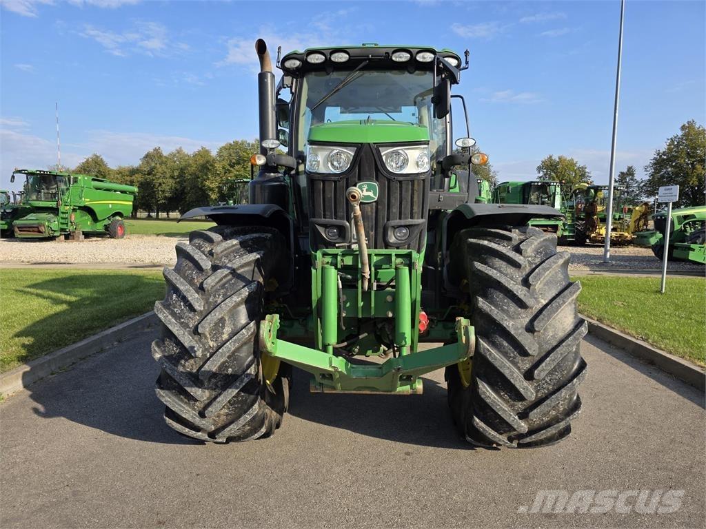 John Deere 6215R Tractoren