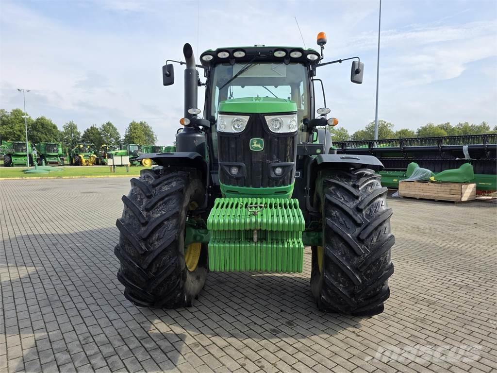 John Deere 6215R Tractoren