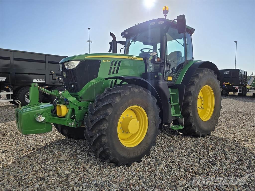 John Deere 6215R Tractoren