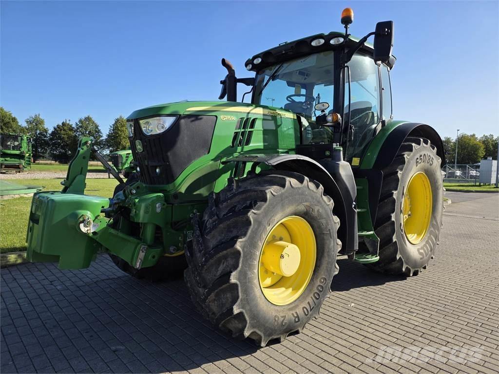 John Deere 6215R Tractoren