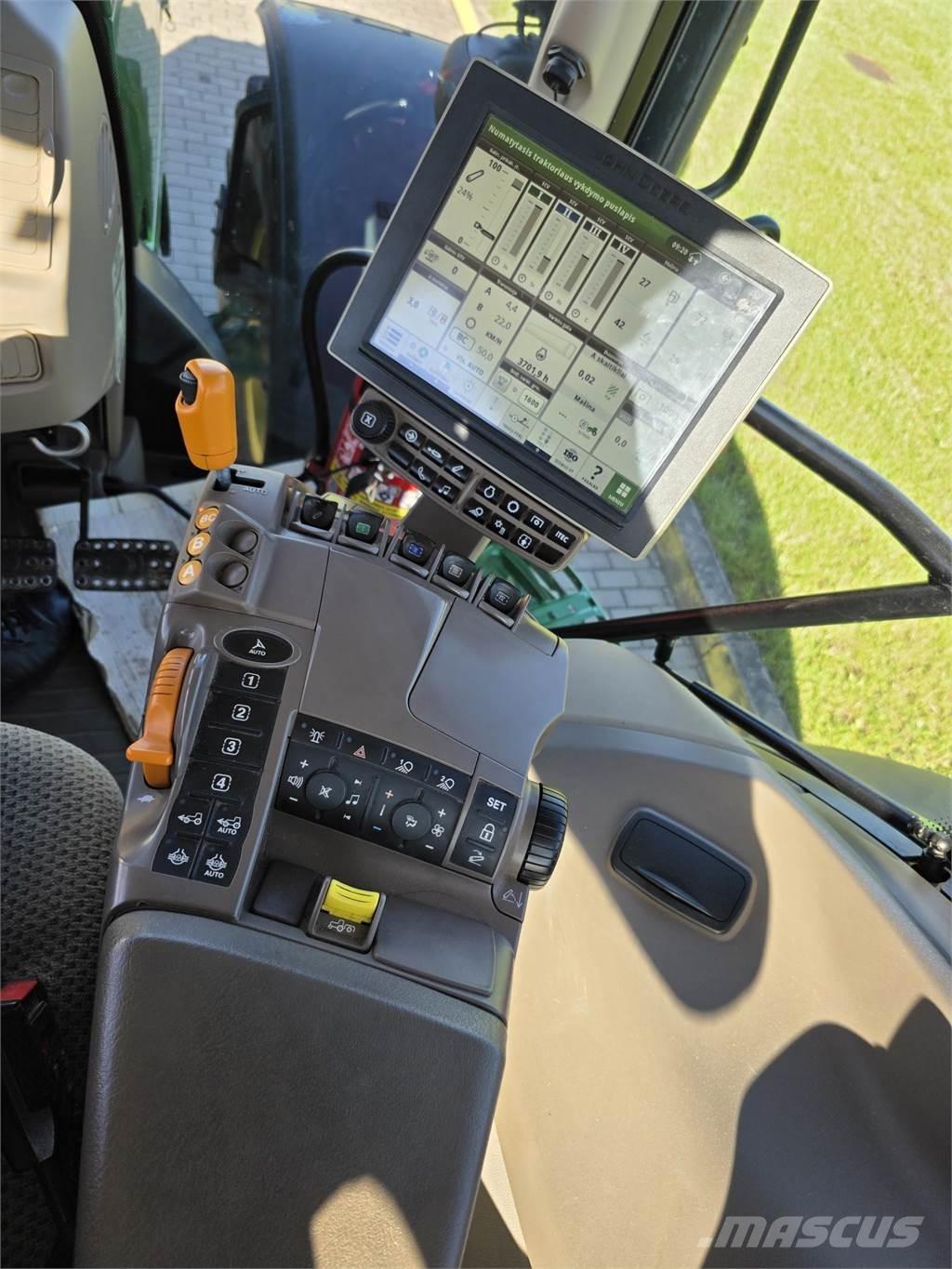 John Deere 6215R Tractoren